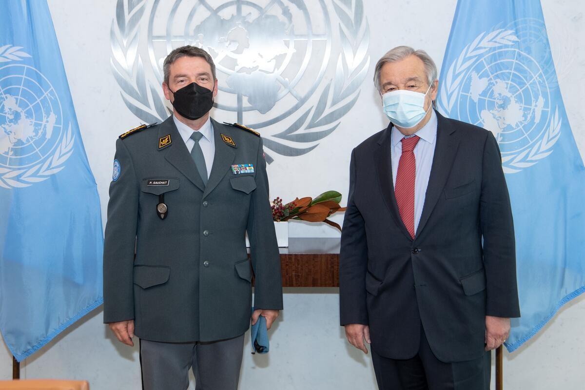 UN Secretary General Guterres stands next to Major General Gauchat