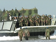 Italian reinforcements for UNIFIL arrive on the shores of Tyre.